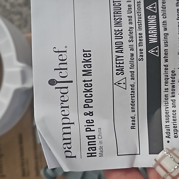 Pampered Chef pie and pocket maker - Picture 3 of 3